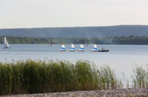 Ecole de voile, lac de Madine : réservoir pour l'alimentation en eau potable de l'agglomération de Metz ©Bodez - Région Grand Est