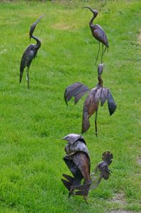 Oiseaux en métal recyclé - Cité Dahomey