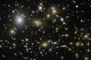 L'amas de galaxie Abell 370 - Nasa/ESA