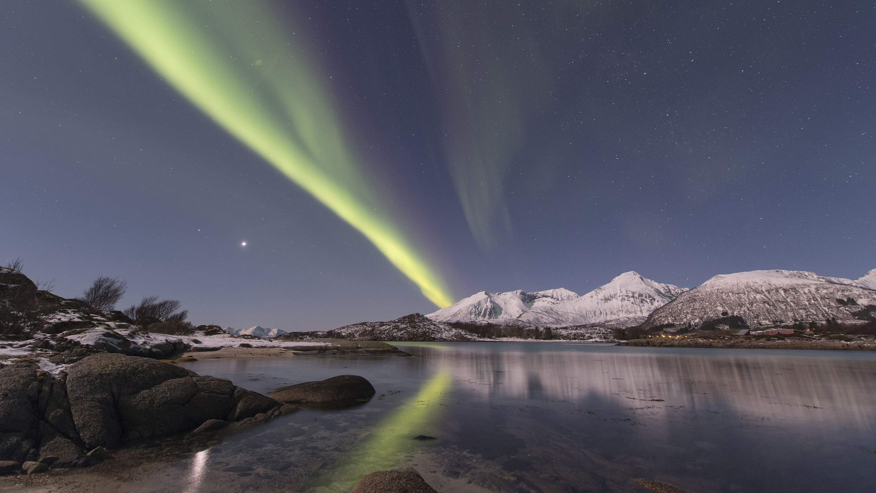 Pleine lune sur l'île de Senja - Norvège - © Jean-Marc Perigaud