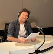 Marc Mortelmans en enregistrement d'une série de Mécaniques du Vivant à Radio France - Baleine sous Gravillon