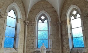 Les nouveaux vitraux de l'église de Champaubert, une ode aux grues et au lac - Seine Grands Lacs